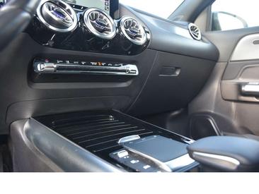 Mercedes EQA 250 — photo 17