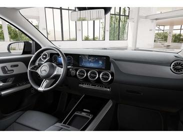 Mercedes GLA 200 — photo 8