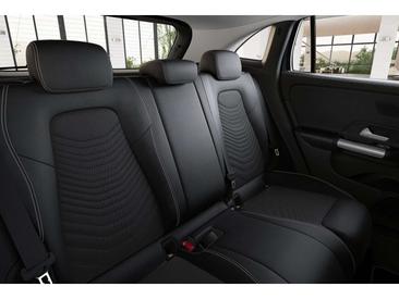 Mercedes GLA 200 — photo 10