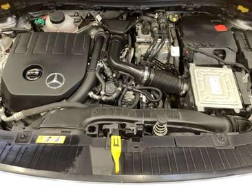 Mercedes GLA 200 — photo 2