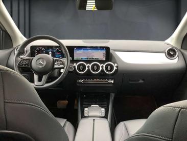 Mercedes GLA 200 — photo 12