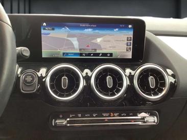 Mercedes GLA 200 — photo 13