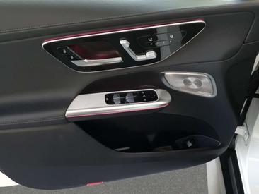 Mercedes GLC 400 E — photo 11