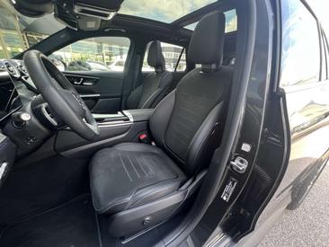 Mercedes GLC 400 E — photo 22