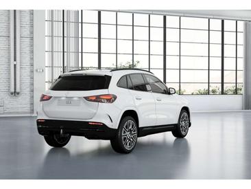 Mercedes GLA 200 — photo 2