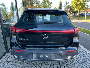 Mercedes EQA 250 — photo 8