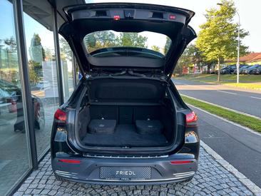 Mercedes EQA 250 — photo 9