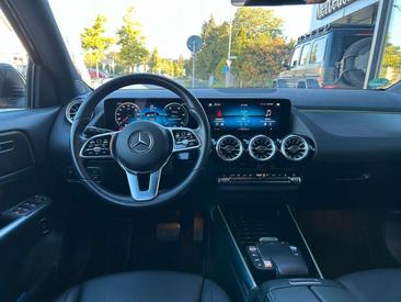 Mercedes EQA 250 — photo 11