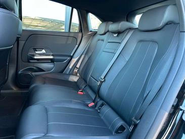 Mercedes EQA 250 — photo 12