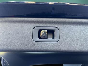 Mercedes EQE 350 — photo 18