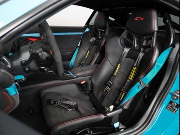 Porsche 718 Cayman GT4 — photo 5