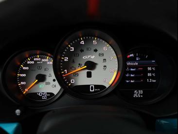 Porsche 718 Cayman GT4 — photo 24