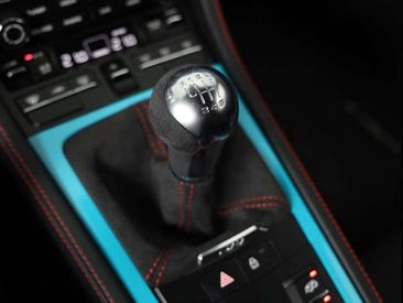 Porsche 718 Cayman GT4 — photo 27