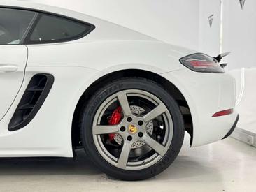 Porsche 718 Cayman — photo 11