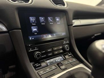 Porsche 718 Cayman — photo 16