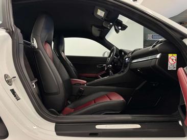 Porsche 718 Cayman — photo 19