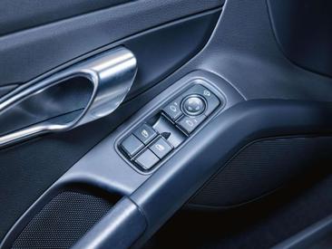 Porsche 718 Cayman — photo 19