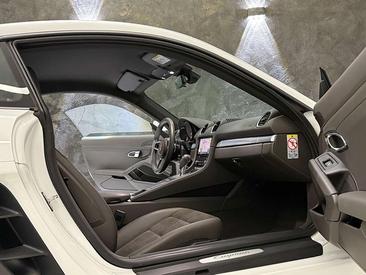 Porsche 718 Cayman — photo 32