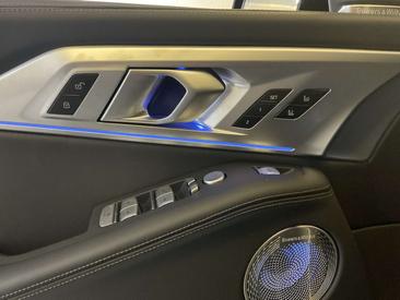 BMW XM 50e — photo 2