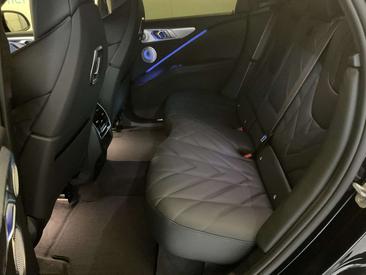 BMW XM 50e — photo 4