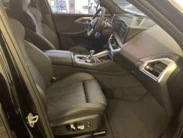 BMW XM 50e — photo 8