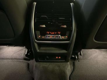 BMW XM 50e — photo 9