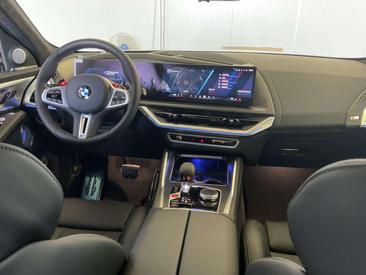 BMW XM 50e — photo 11
