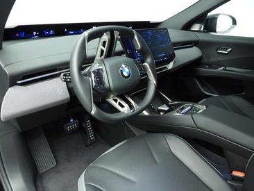 BMW iX3 50 XDrive — photo 5