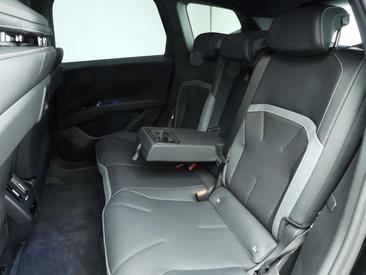 BMW iX3 50 XDrive — photo 7