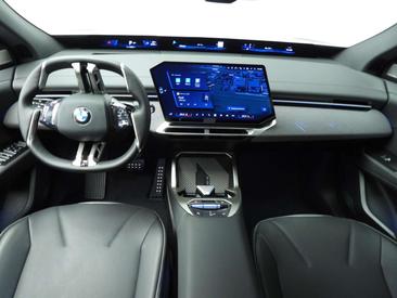 BMW iX3 50 XDrive — photo 9