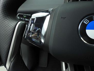 BMW iX3 50 XDrive — photo 12