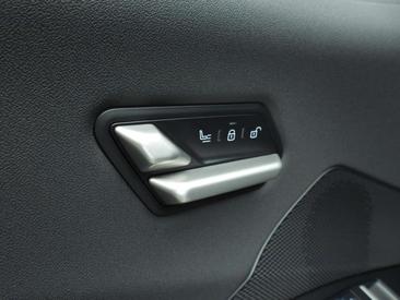 BMW iX3 50 XDrive — photo 21