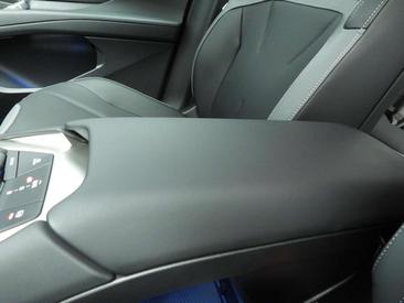 BMW iX3 50 XDrive — photo 26