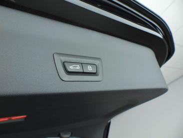 BMW iX3 50 XDrive — photo 41