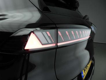 BMW iX3 50 XDrive — photo 42