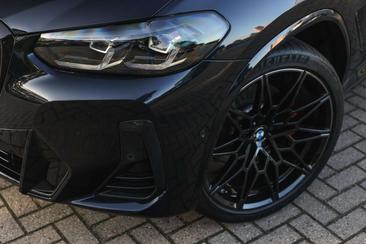BMW iX3 — photo 32