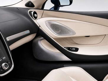McLaren GT — photo 22