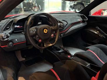 Ferrari 488 Pista — photo 14