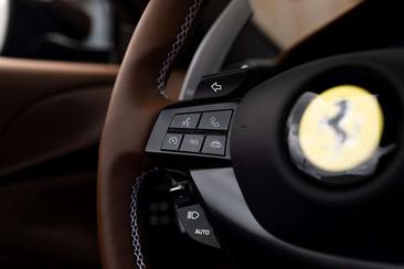 Ferrari Roma Spider — photo 24