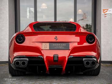 Ferrari F12 Berlinetta — photo 11