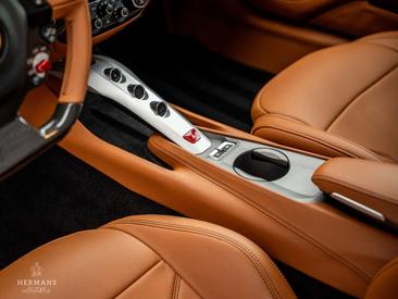 Ferrari F12 Berlinetta — photo 21