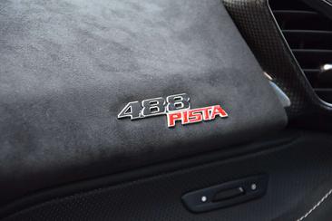 Ferrari 488 Pista — photo 10
