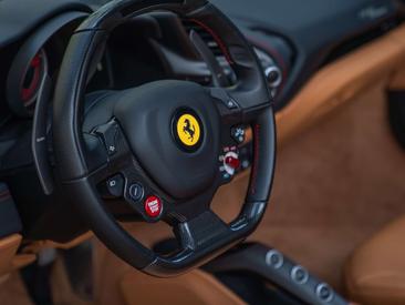 Ferrari 488 Spider — photo 35