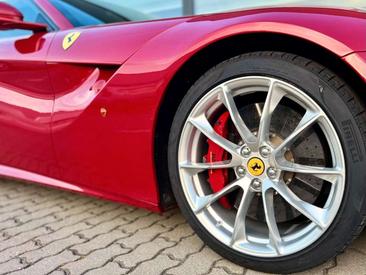 Ferrari F12 Berlinetta — photo 11
