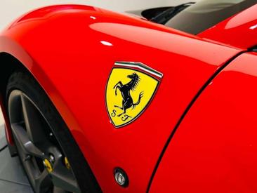 Ferrari F8 Spider — photo 15