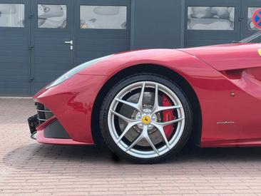 Ferrari F12 Berlinetta — photo 18