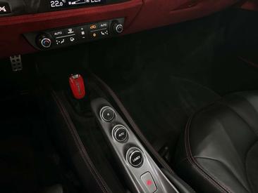 Ferrari F8 Tributo — photo 18