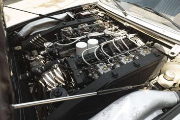 Ferrari 365 GT4 2+2 — photo 17