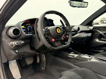 Ferrari 812 Competizione — photo 9