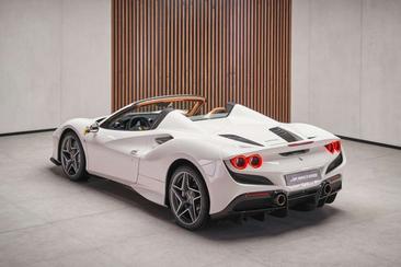 Ferrari F8 Spider — photo 14